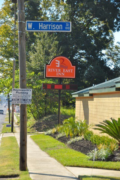 River East Inn: 2020 Highland Road, Baton Rouge, LA 70802